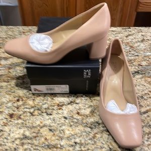 Naturalizer 2.5” heels in nude size 9.5 W